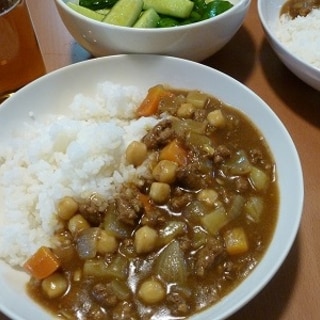 粗挽き肉とひよこ豆のごろごろカレー